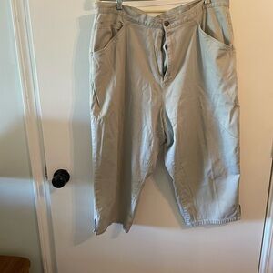Beige capris size 22w